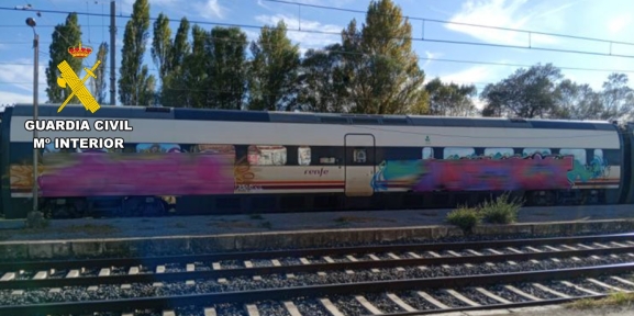 Detenidos ocho grafiteros por causar más de 35.000 euros en daños a un tren en Burgos