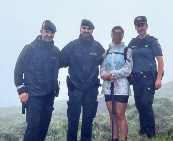 La Guardia Civil auxilia a una senderista desorientada por la niebla en Espinosa de los Monteros