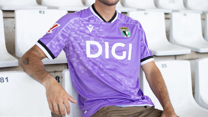 El Burgos CF presenta su tercera equipación