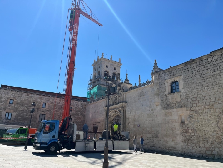 GALER&Iacute;A | Comienzan a instalarse las campanas en la torre del Hospital del Rey