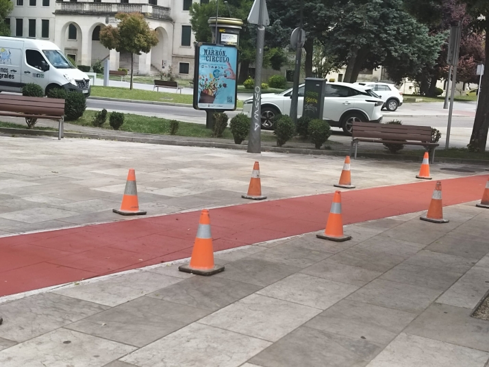 Burgos repinta el carril bici del Museo de la Evolución Humana, pero deja pendientes otros puntos conflictivos