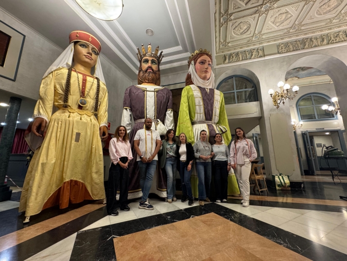 El Taller Textil Municipal renueva los trajes de Diego Porcelos y Doña Berenguela para las fiestas de San Pedro
