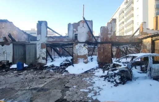 Espectacular incendio en un inmueble del bulevar ferroviario de Burgos