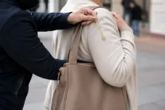 Dos mujeres, en busca y captura por tres "hurtos amorosos" a personas mayores en Miranda de Ebro