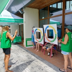 Más de 500 burgaleses se suman a la campaña de prevención del cáncer de piel en las piscinas municipales