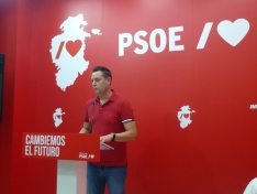 De la Rosa denuncia que "los hogare-s rurales pierden un 5% de su renta real por acceder a servicios básicos"
