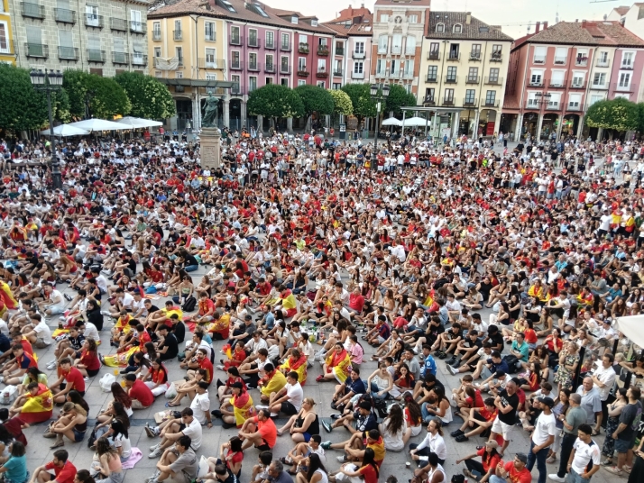 La pantalla gigante regresa a la Plaza Mayor para la semifinal entre España y Francia