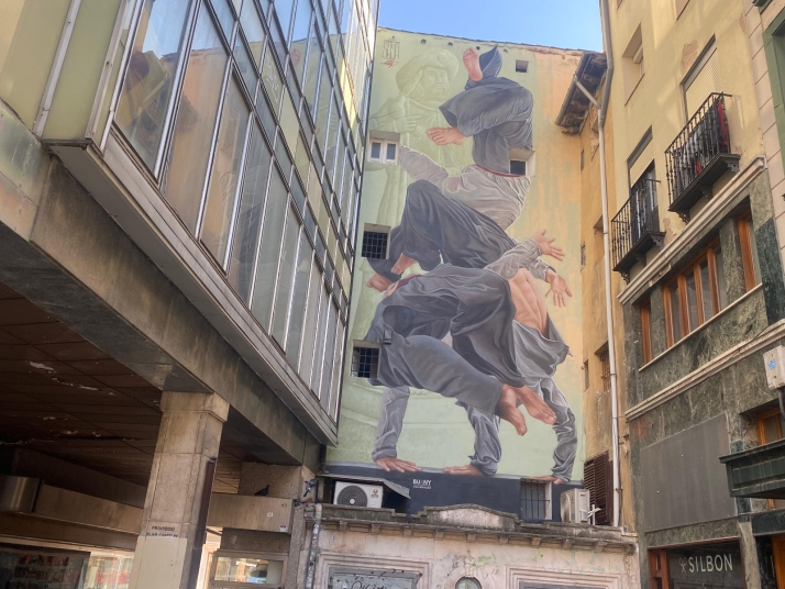 El Hondillo ya luce el nuevo mural del Certamen Internacional de Coreografía Burgos & Nueva York
