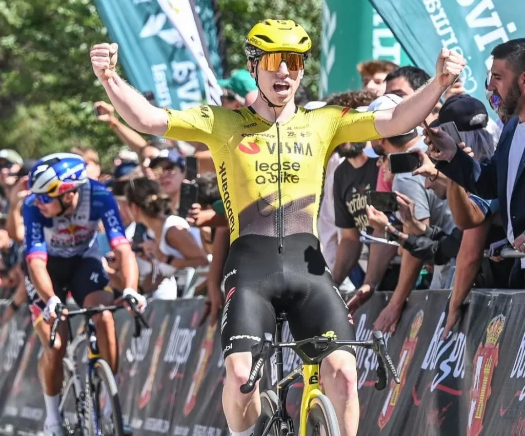 Matthew Brennan conquista el Castillo y se viste de líder en el estreno de la Vuelta a Burgos