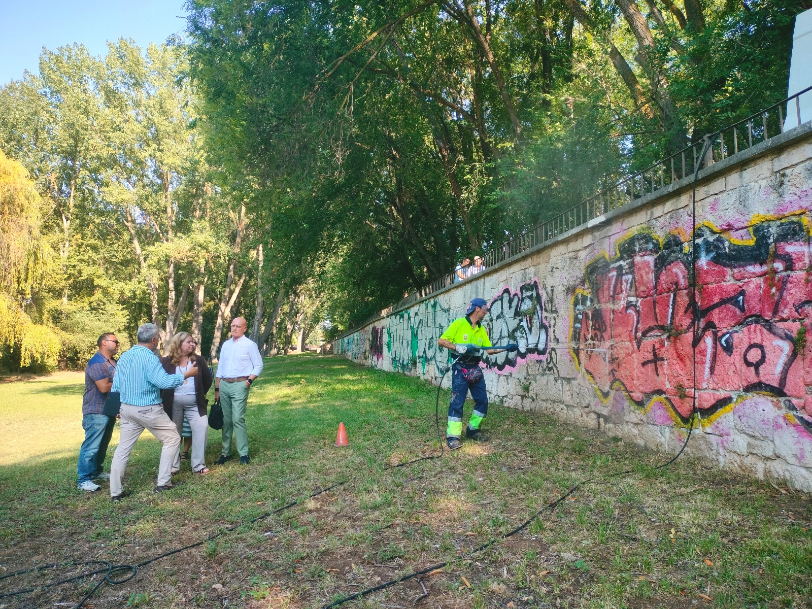 Burgos se moviliza para erradicar las pinturas vandálicas