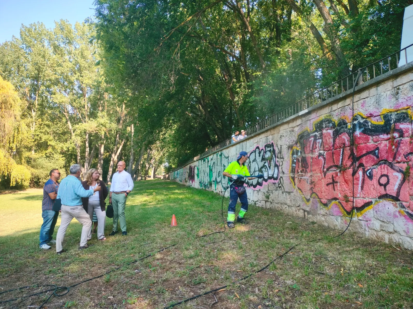 Burgos se moviliza para erradicar las pinturas vandálicas