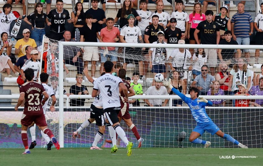 Un Burgos CF de infarto se estrena con victoria ante el Córdoba (3-2)