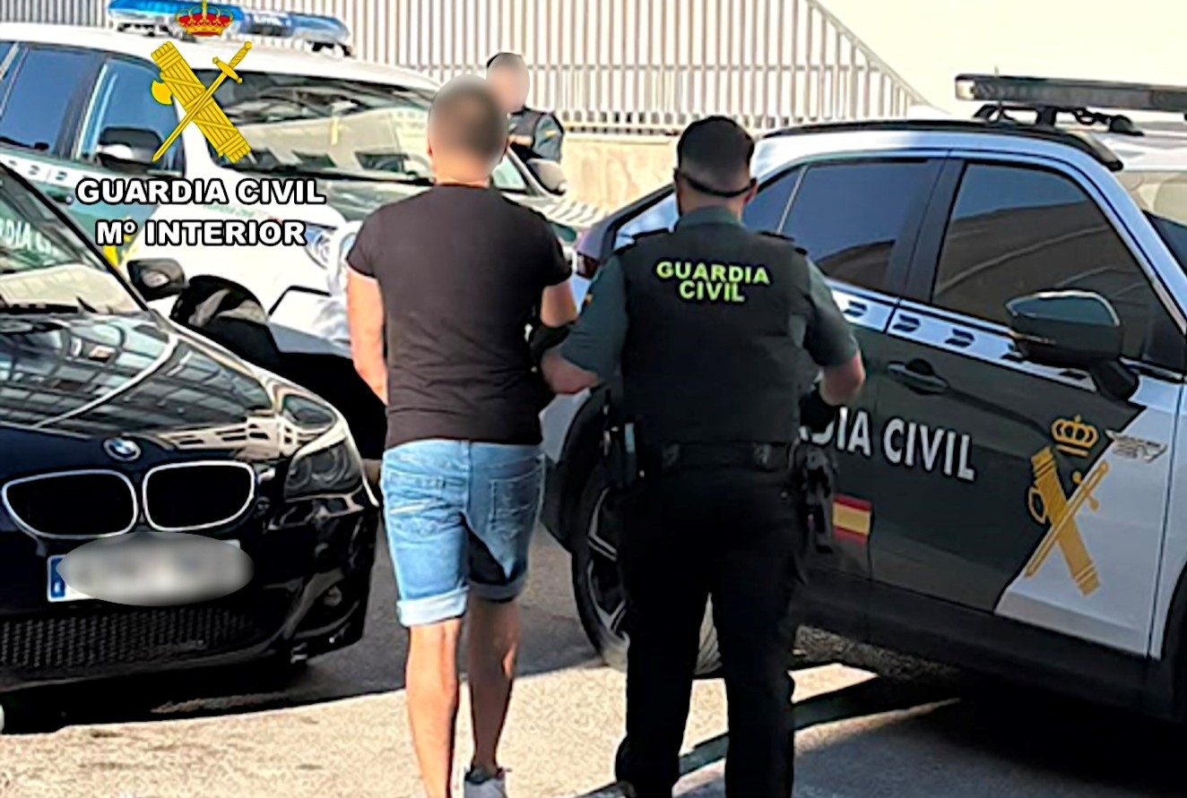 Dos jóvenes detenidos por golpear y robar 1.400 euros y el móvil a un hombre de 66 años en La Bureba