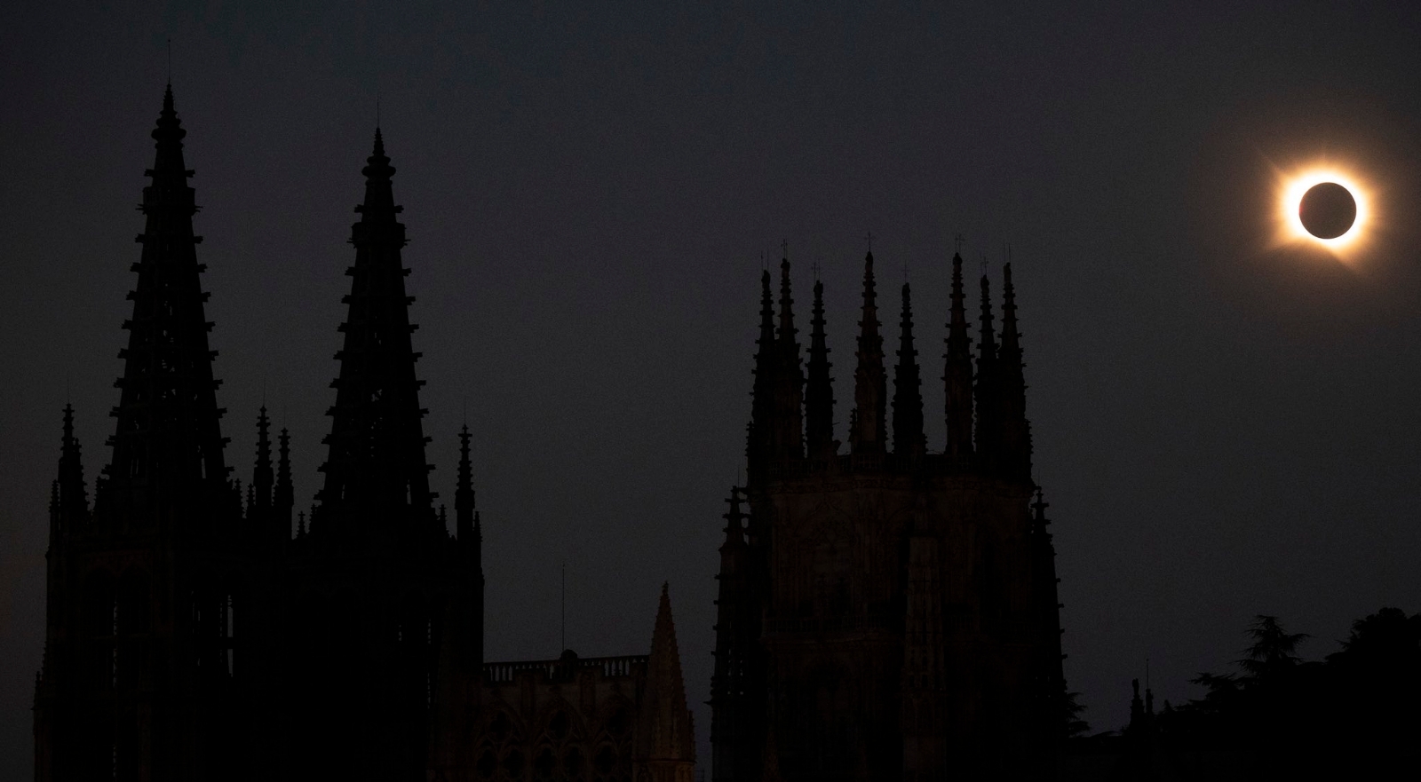 Burgos vive con emoción el eclipse total de sol        