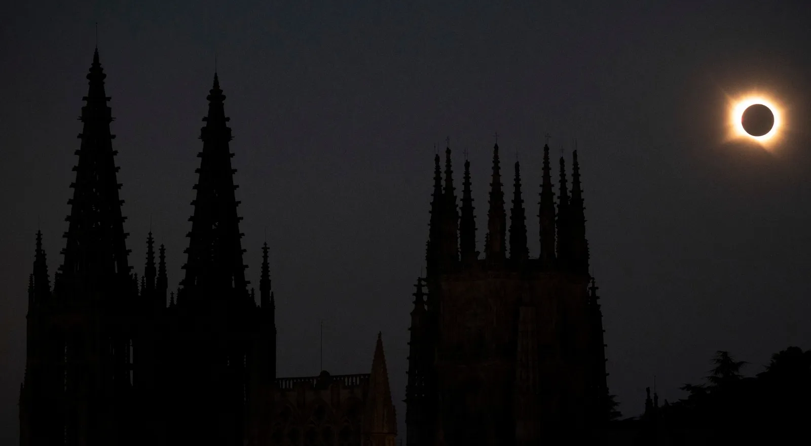 Burgos vive con emoción el eclipse total de sol        