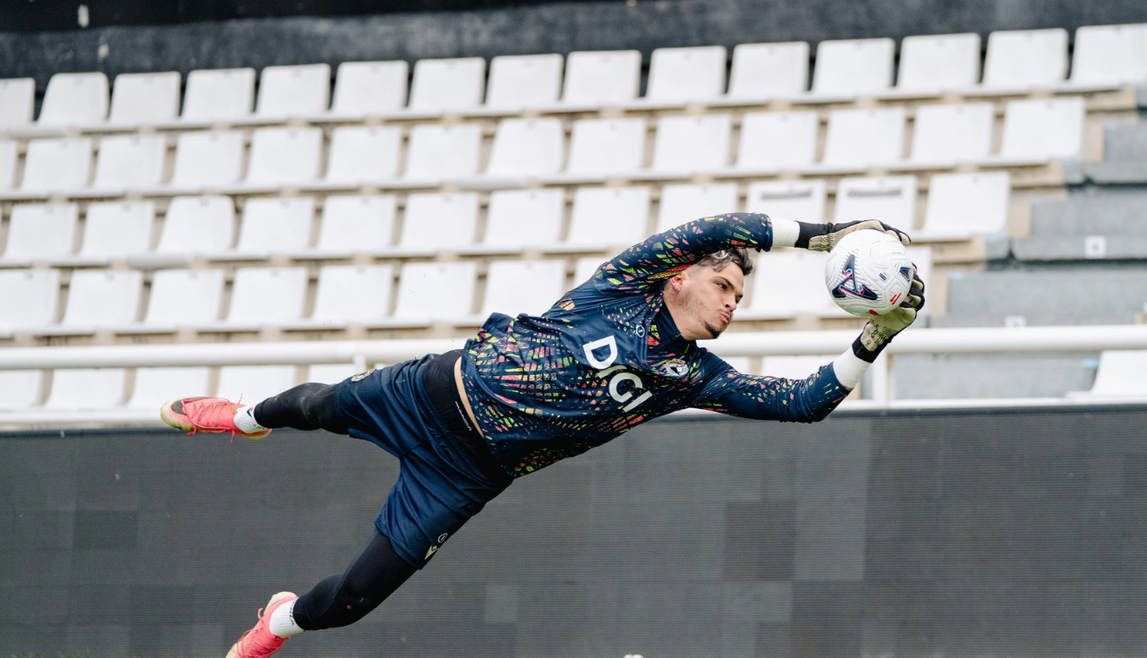 El portero del Burgos CF, Bruno Iribarne, recibe la llamada de España Sub-21 y se perderá dos partidos