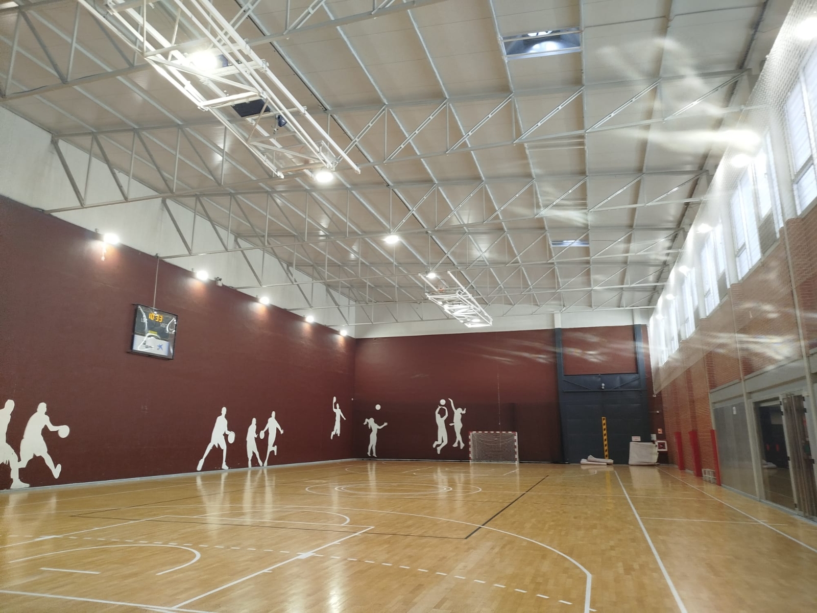 El Ayuntamiento de Burgos culmina las obras del polideportivo de Lavaderos tras invertir 330.000 euros