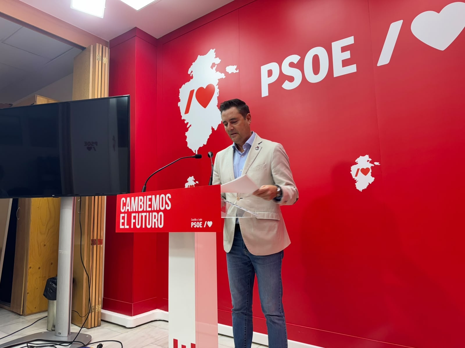 De la Rosa reclama a la Junta más vivienda pública y zonas tensionadas de alquiler