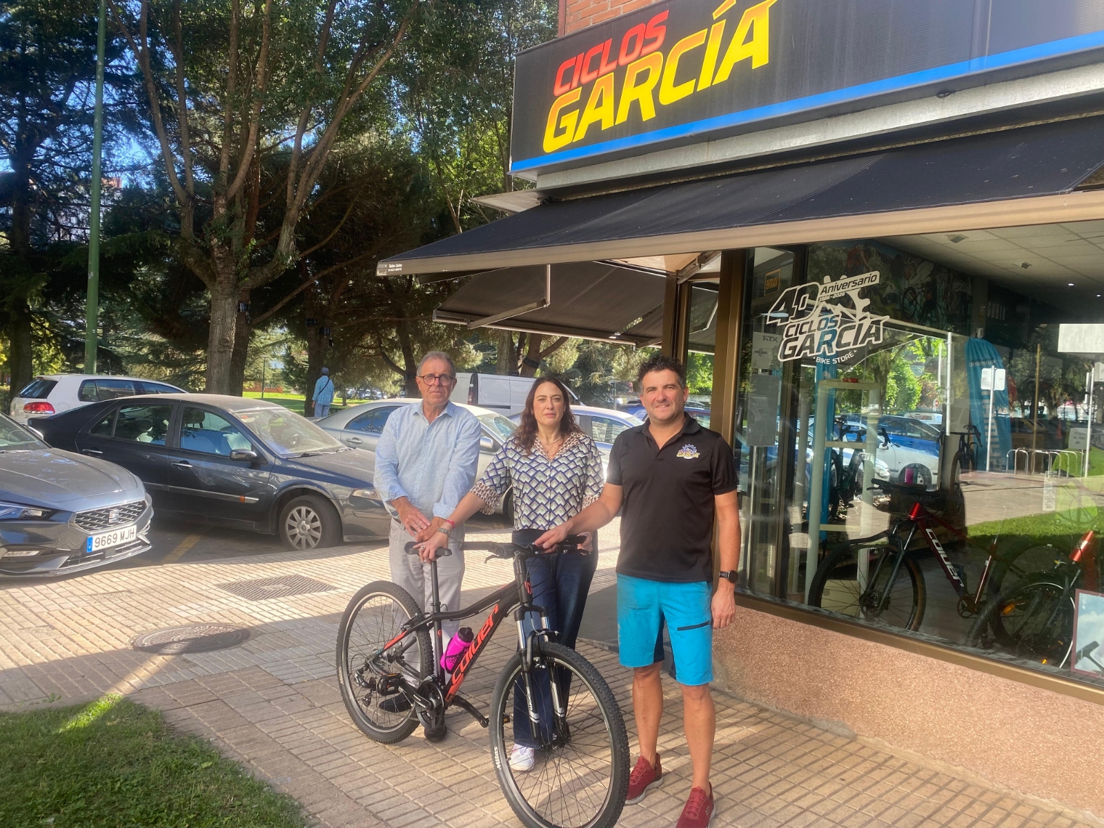 Premio sobre ruedas para Sonia Tapia tras acertar el podio de la Vuelta Ciclista