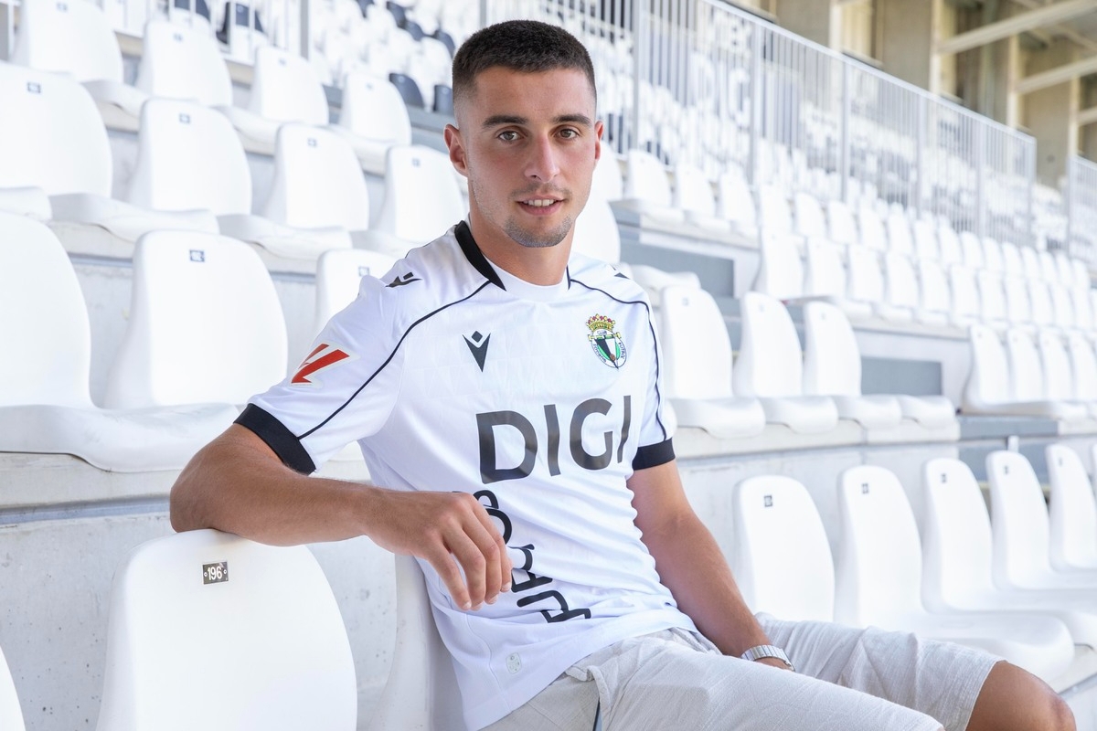 El delantero del Burgos CF, Jon Karrikaburu detenido tras dar positivo en un control de alcoholemia