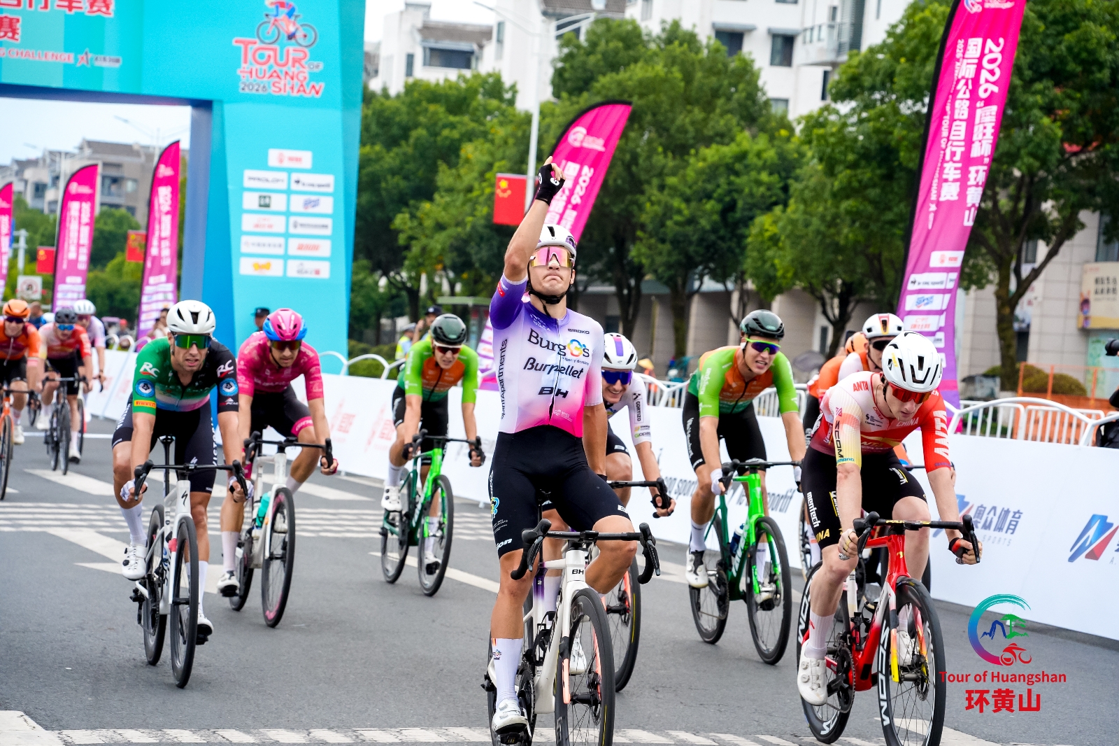 Daniel Cavia vuelve a ganar en el Tour de Huangshan un año después y se viste de líder