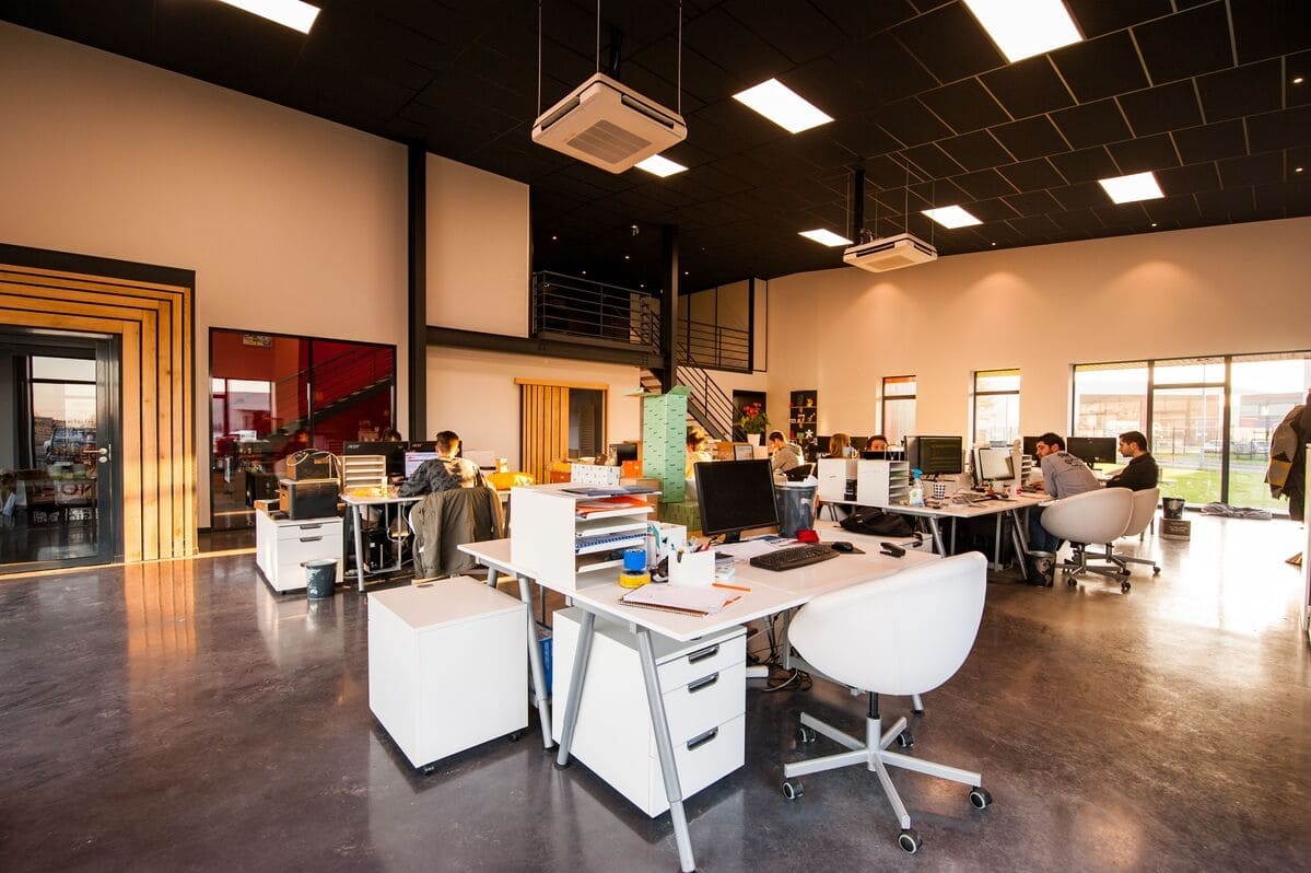 La transparencia en la jornada laboral fortalece las relaciones dentro de las empresas 