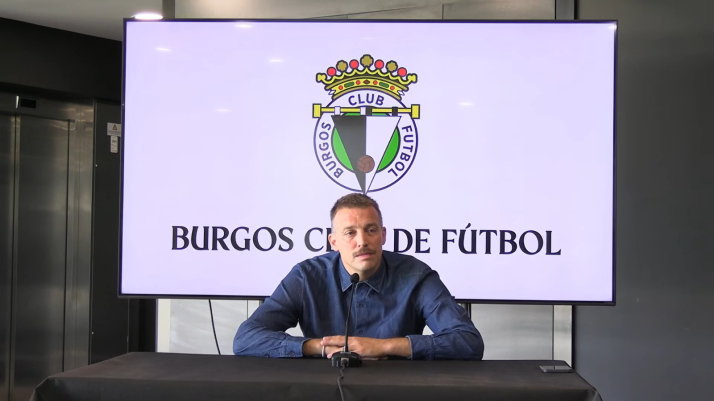Michu mantiene abiertas las opciones del Burgos en el mercado y trabaja en la renovación de David González