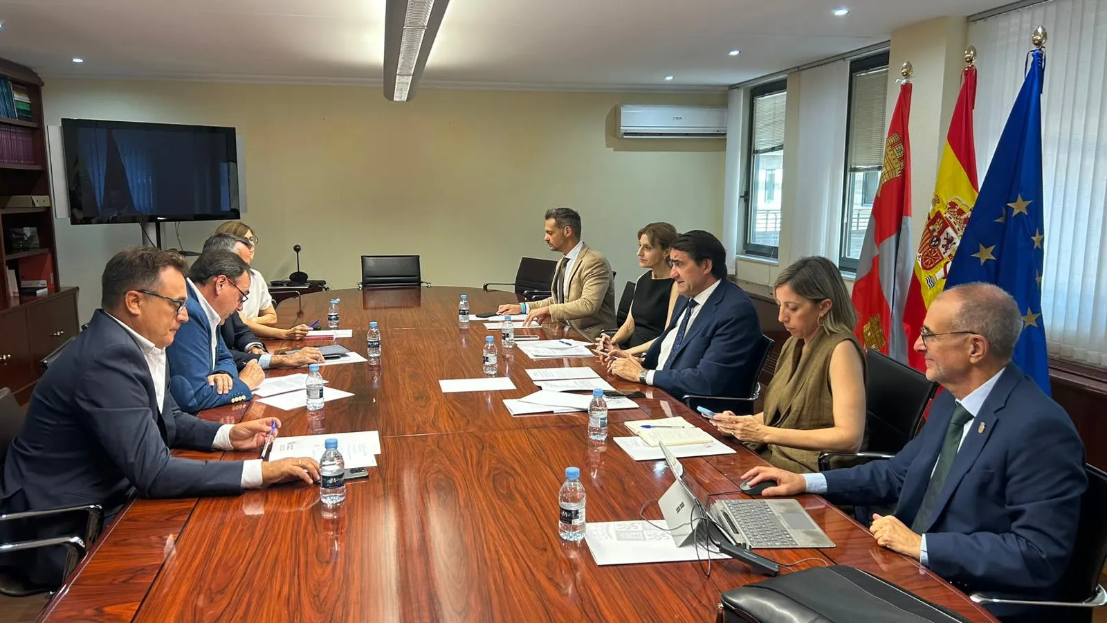 La Junta coordina con VITARTIS estrategias de trabajo para impulsar la industria agroalimentaria de CyL