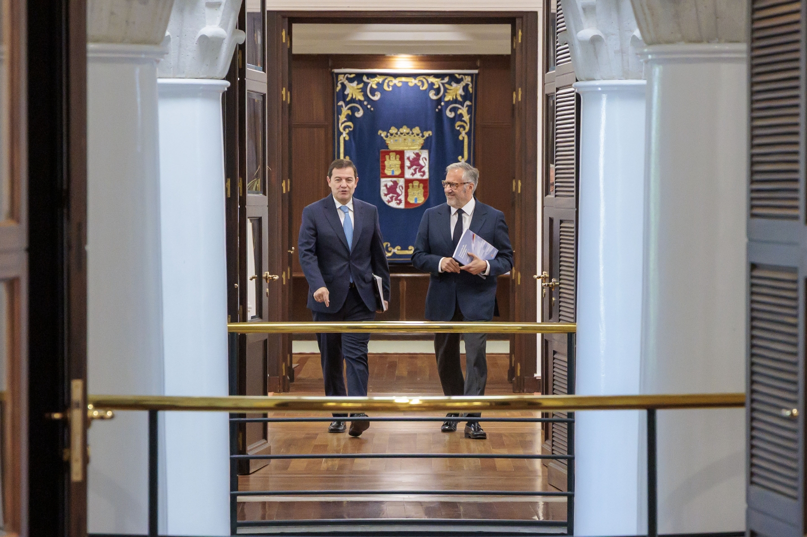 La Junta presenta unos presupuestos de 16.472 millones para 2027 con más inversión en vivienda, sanidad y educación