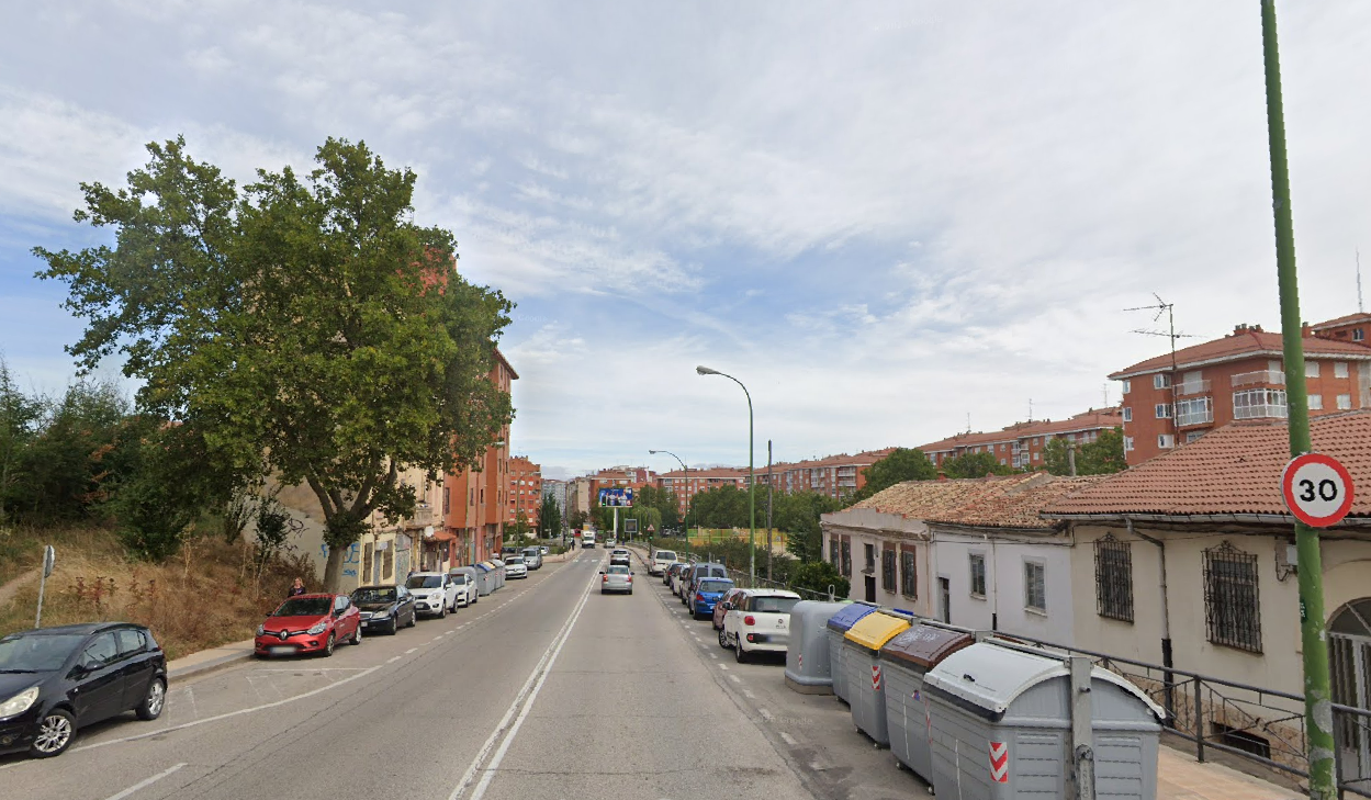 Una mujer y un menor heridos tras una colisión por alcance entre dos turismos en Burgos capital