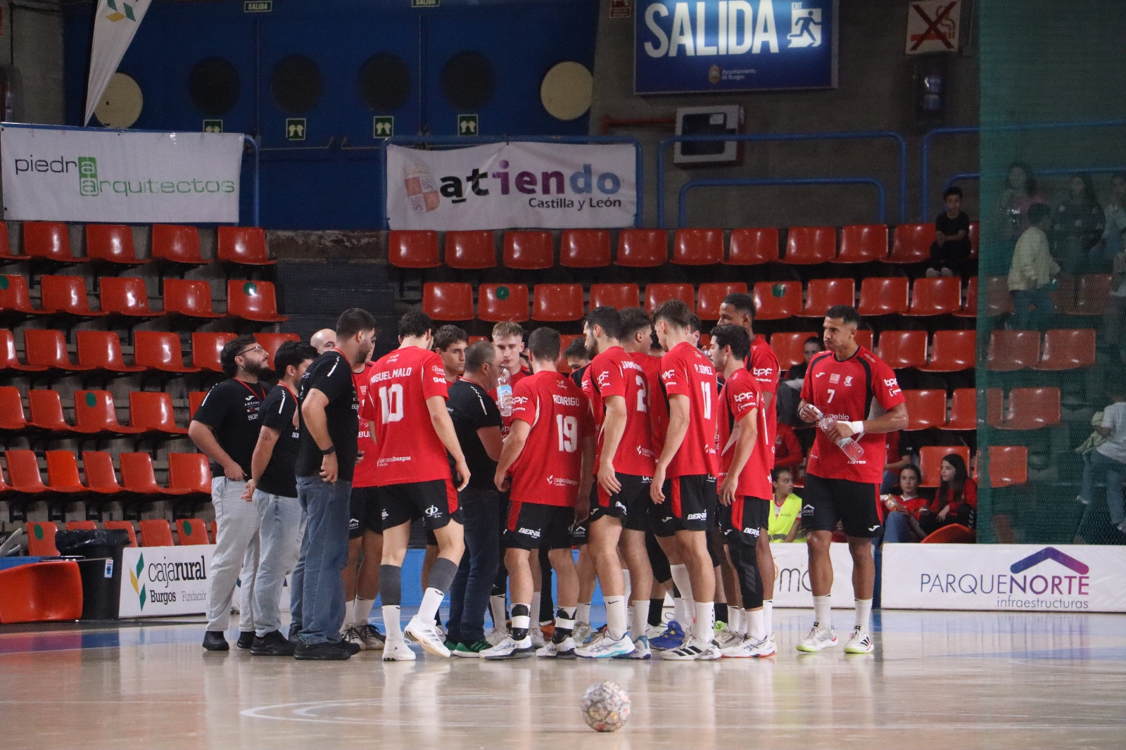 25-23 | El Balonmano Burgos se queda sin premio en Ibiza tras rozar la remontada