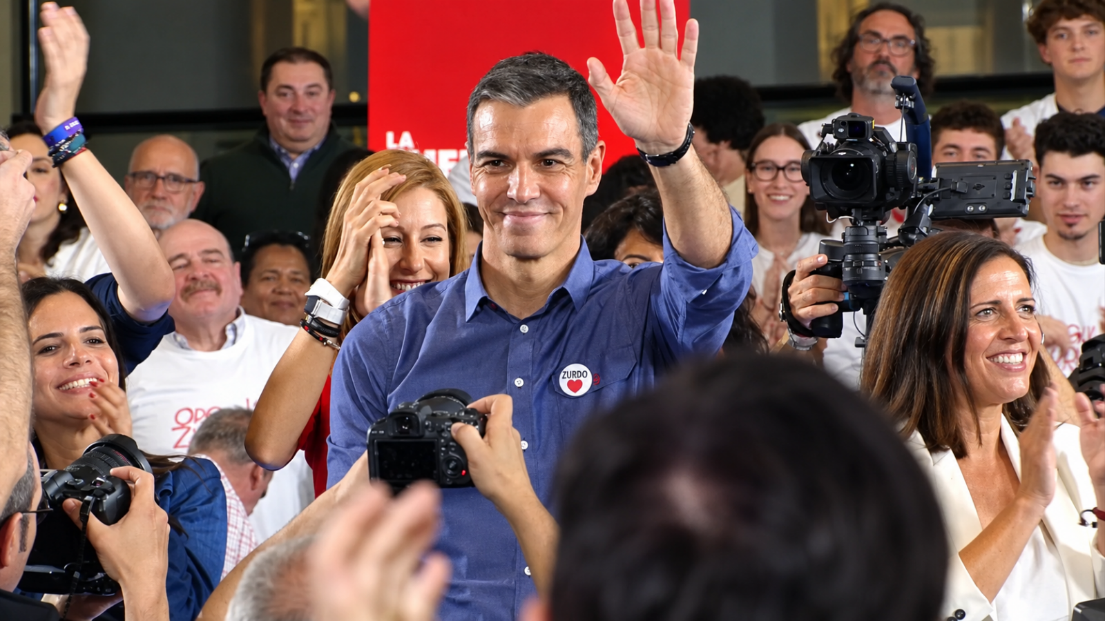 La crónica real de la visita de Pedro Sánchez a Burgos: La Moda, Milei, Los Zurdos y el Amor