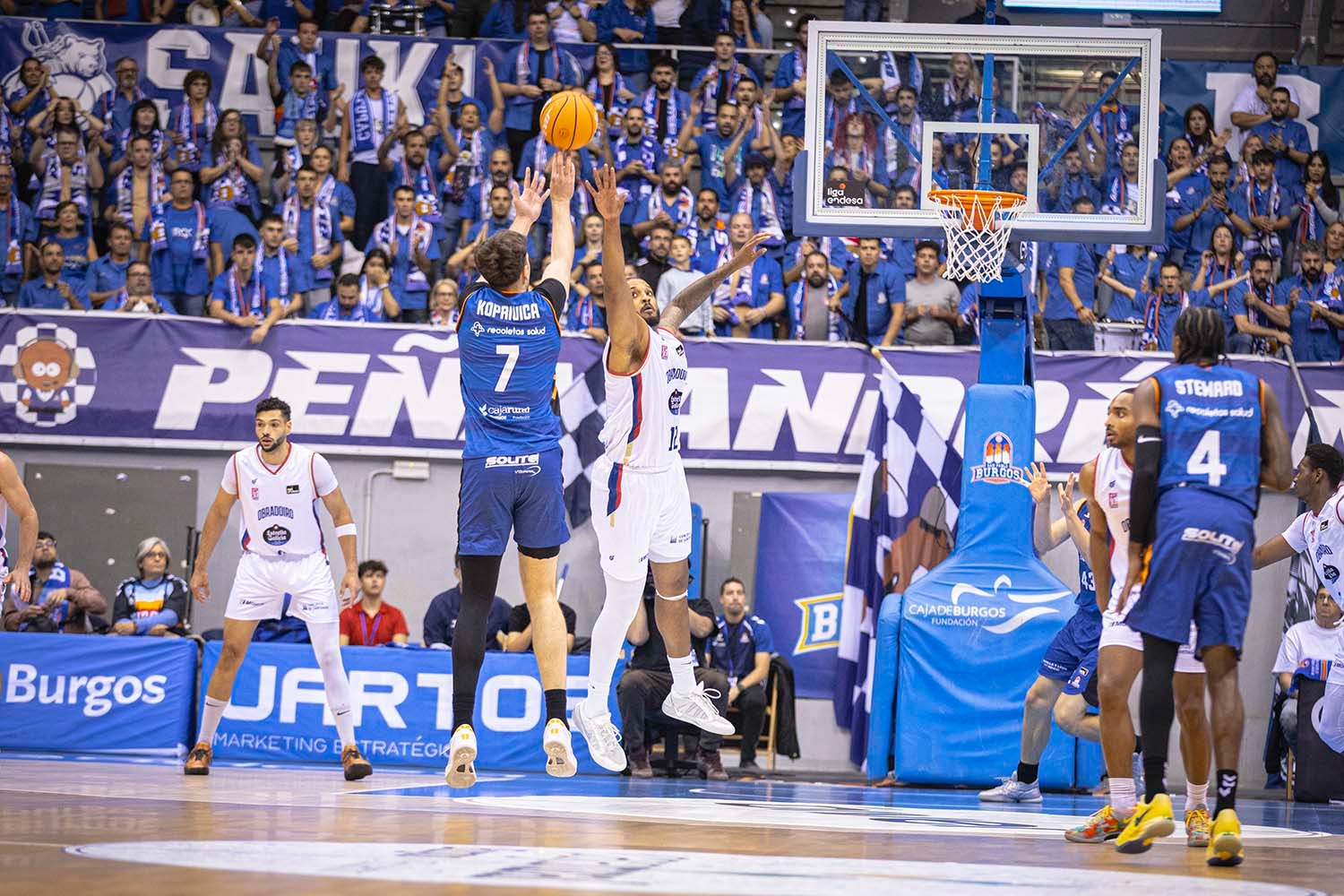 72-79. Un arreón final insuficiente condena al San Pablo ante el Obradoiro