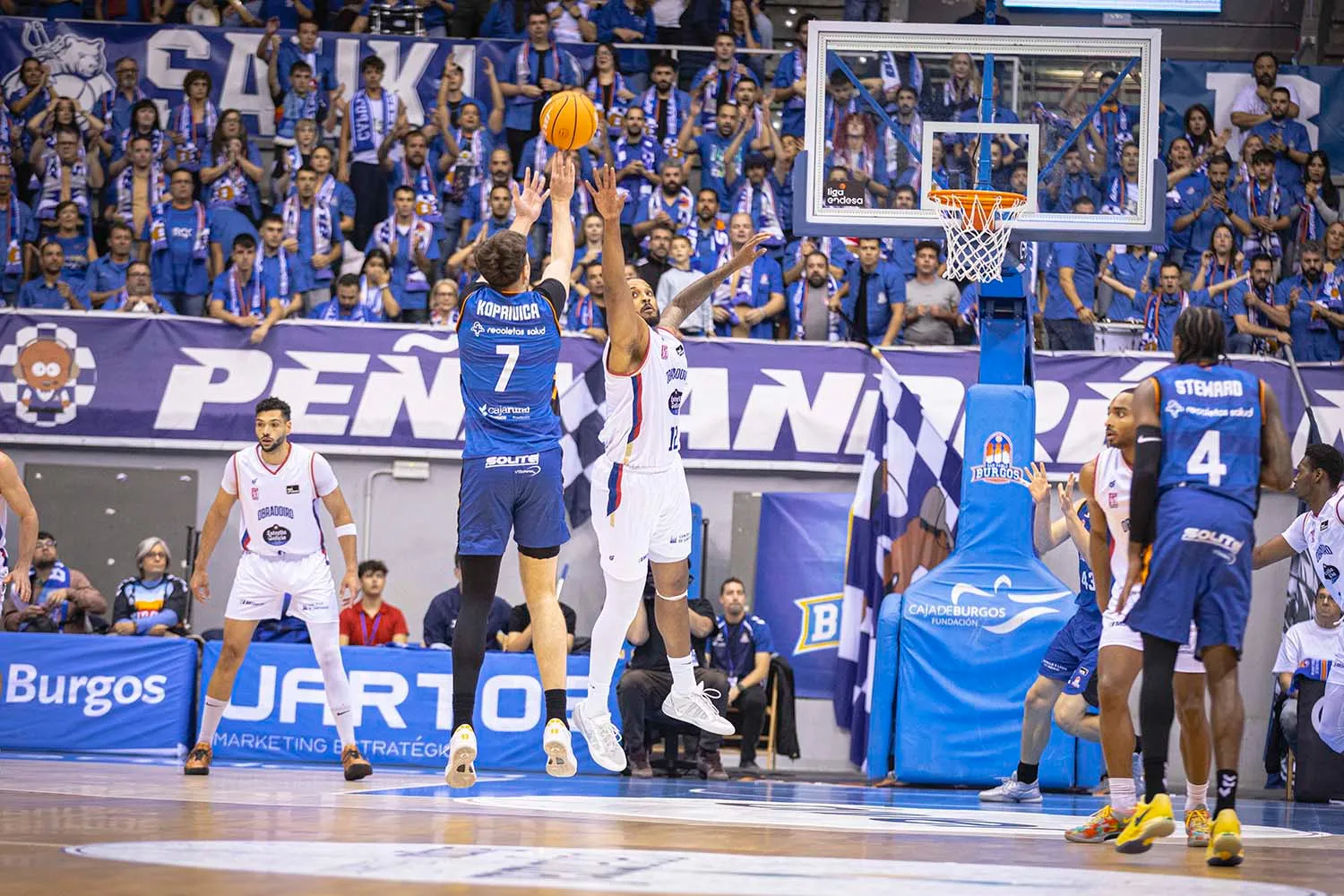 72-79. Un arreón final insuficiente condena al San Pablo ante el Obradoiro