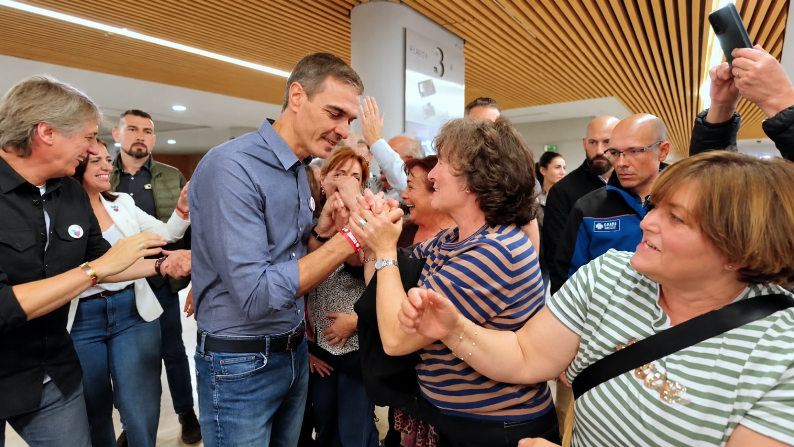 Sánchez apela en Burgos a pensionistas y mujeres para movilizar el voto progresista