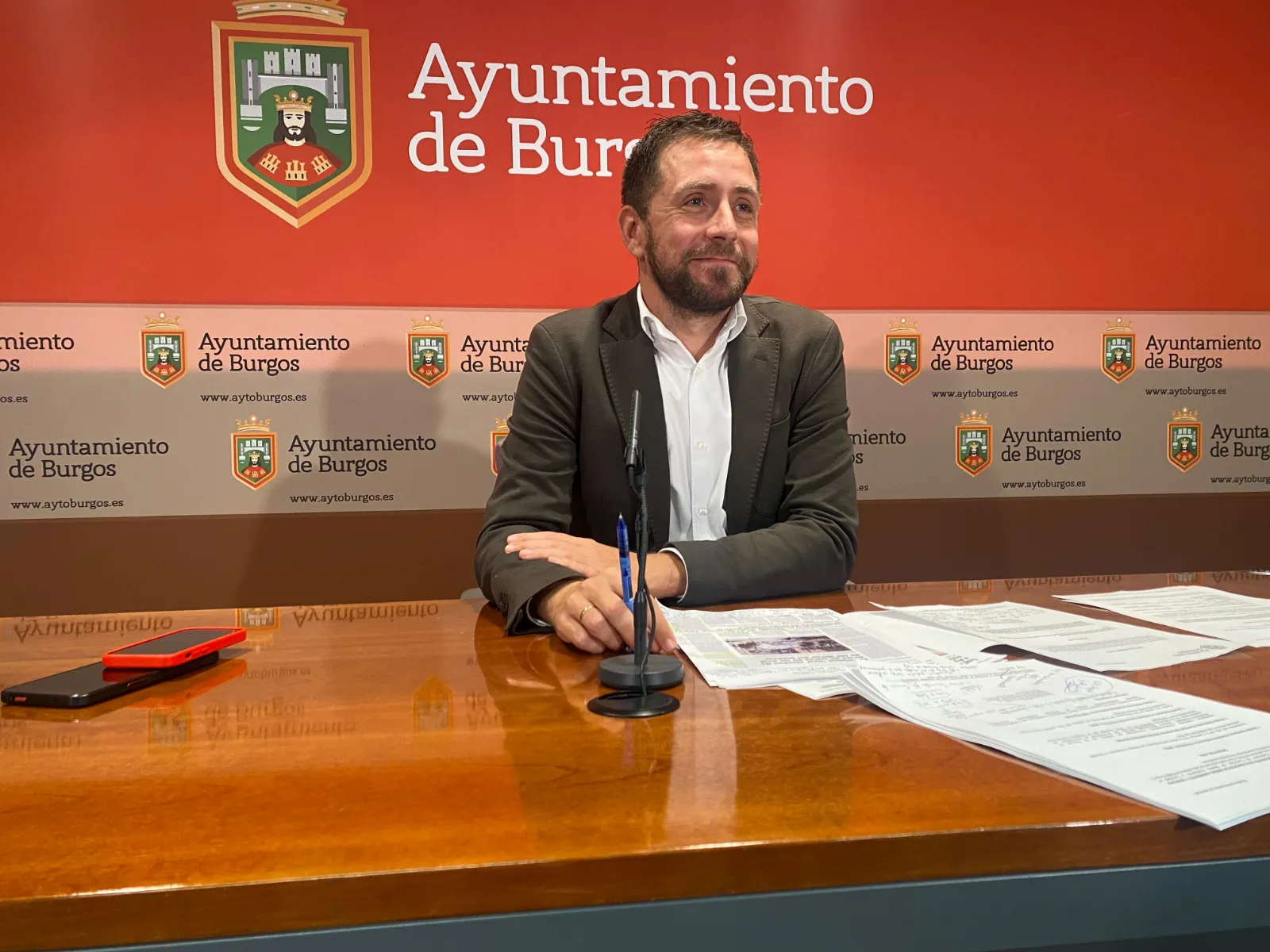 Temiño acusa al PP de hacer política del titular y de recurrir a cambalaches para afrontar los pagos municipales