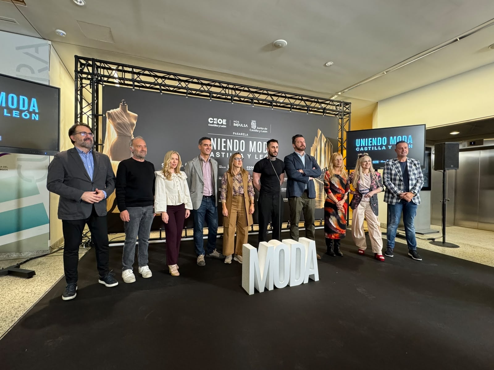 La Pasarela Uniendo Moda pone el foco en el diseño de autor y abre la pasarela a los jóvenes creadores