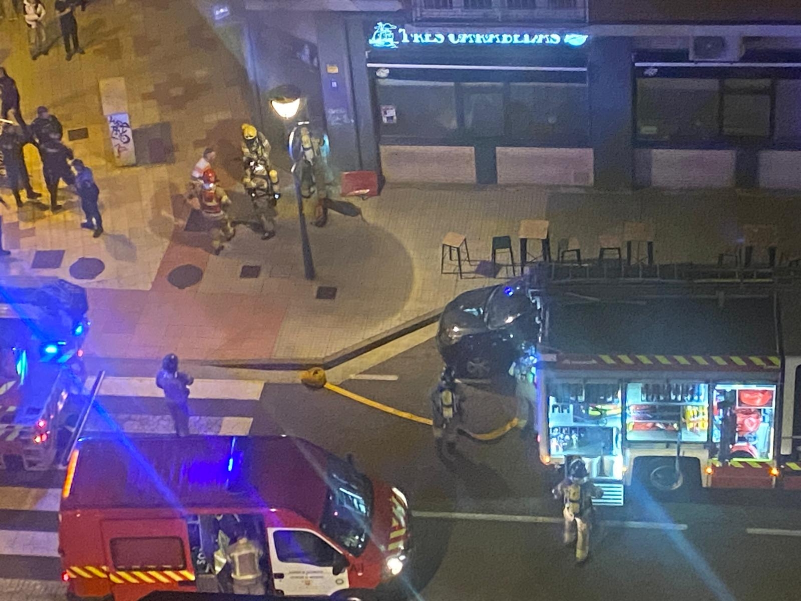 Un incendio en la cocina de un bar de Burgos obliga a desalojar a los clientes