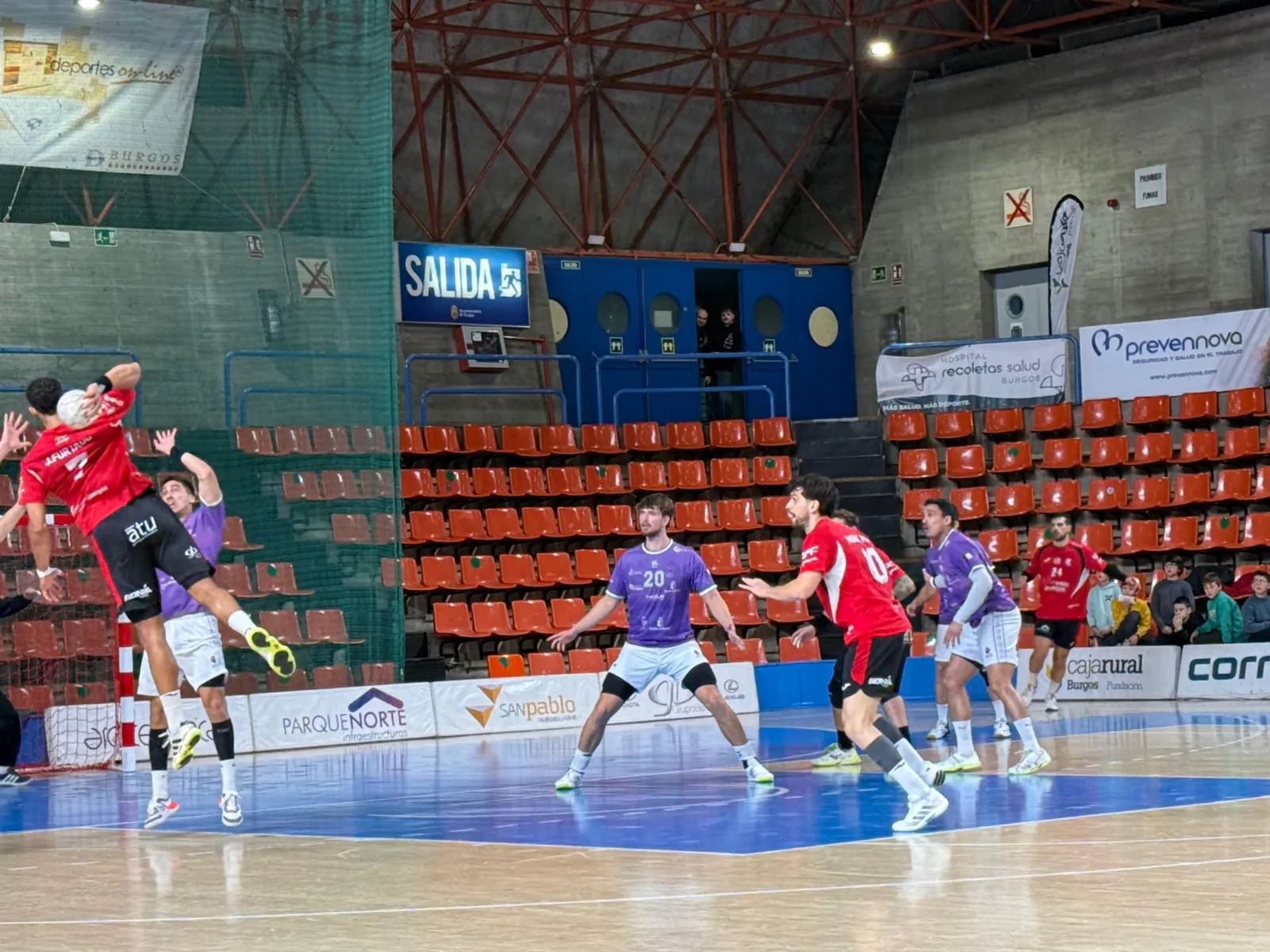 El Balonmano Burgos pierde un punto en El Plantío frente a Guadalajara ( 28-28)