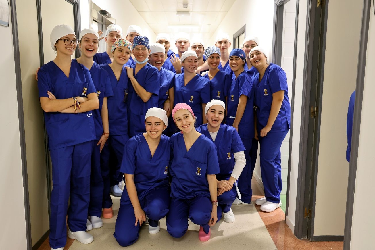 La primera promoción de Medicina de la UBU conmemora el Día de la Profesión Médica reivindicando la empatía y la vocación