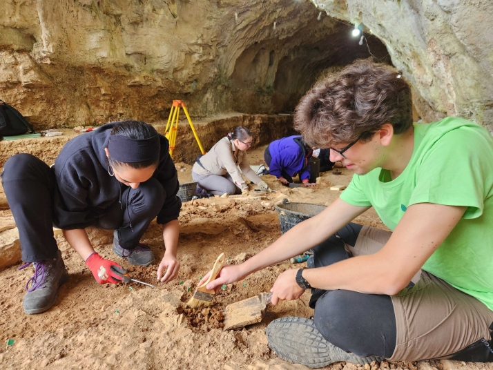 Burgos guarda uno de los mayores campamentos neandertales excavados en una cueva del mundo | Imagen 2