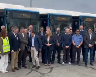 V&Iacute;DEO | Camino de Burgos los 40 autobuses cedidos por el Ayuntamiento de Madrid | Imagen 2