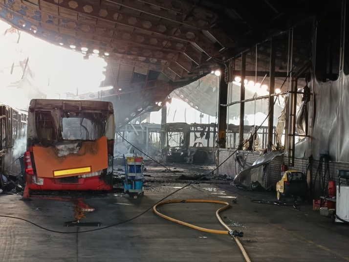39 autobuses urbanos calcinados tras el devastador incendio ocurrido en las cocheras municipales de Burgos | Imagen 2